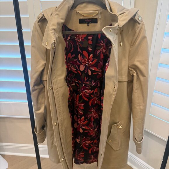 Trina Turk Raincoat, Size L, new without tags - Picture 3 of 5